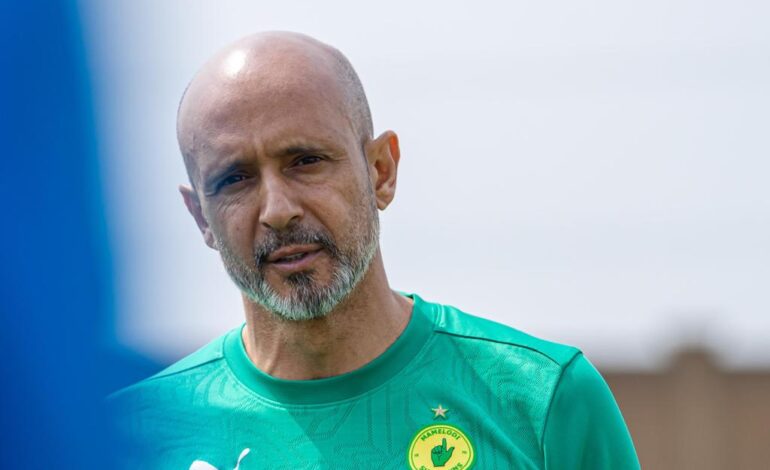 Sundowns' Treble Push - "Demanding" Cardoso Credits Team's Resilience 4 Miguel Cardoso at training 1 e1744294838840