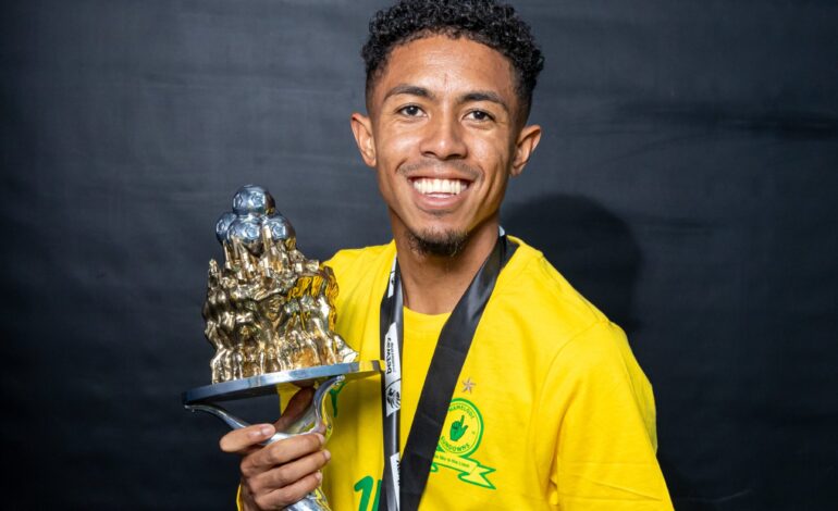 Tashreeq Matthews with league title scaled e1747985467337