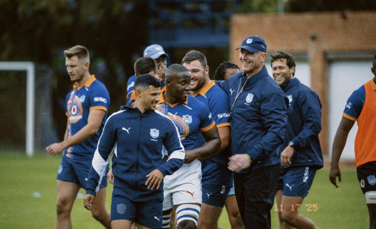 Johan Ackermann at Bulls training