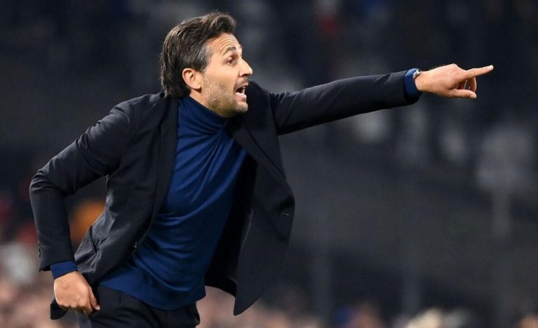 Patrice Beaumelle pointing