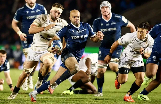 Sharks' Nick Hatton chasing against Sale Sharks