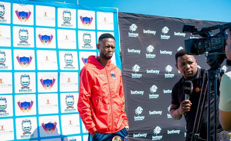 Vusi Vilakazi briefing the media with Chippa