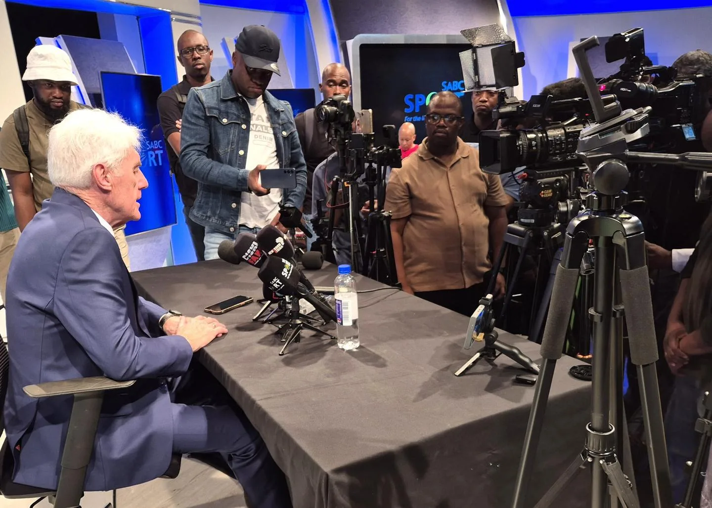 Hugo Broos in front of the media