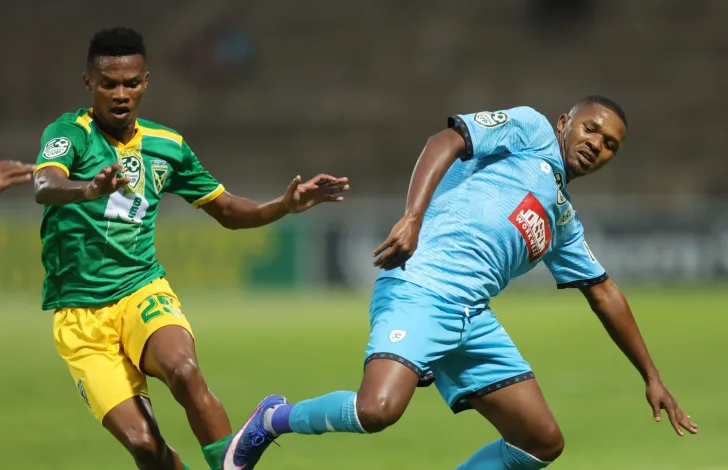 Khulekani Shezi and Sazizo Magawana battling
