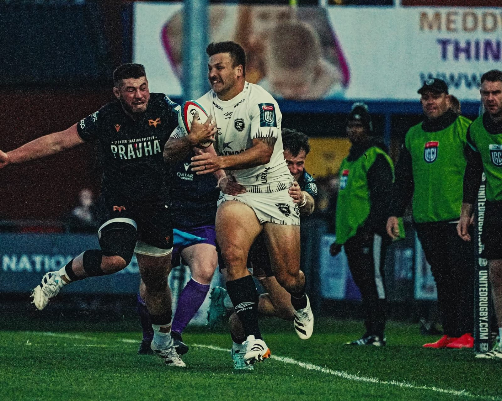 Andre Esterhuizen against Ospreys