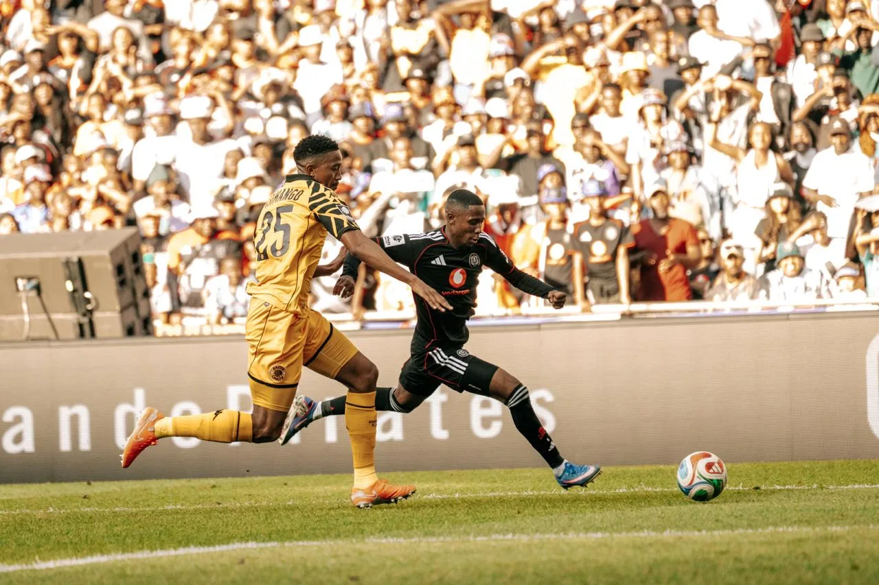 Given Msimango battling with Tshepang Moremi in the Derby