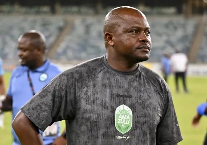 AmaZulu Removes Dladla From Technical Team Following Alleged Rift 1 Simo Dladla in AmaZulu kit