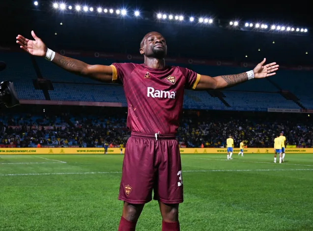 Tshegofatso Mabasa celebrate for Stellies against Sundowns