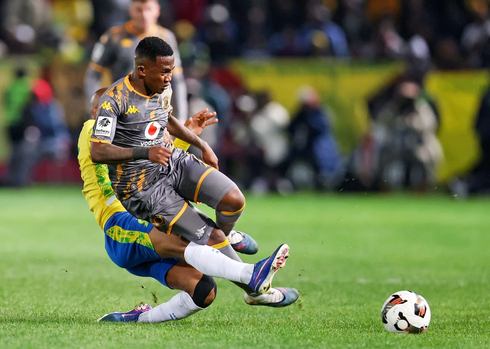 Mdu Shabalala tackled by Jayden Adams