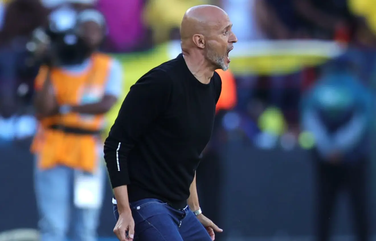 Miguel Cardoso shouting against FAR Rabat