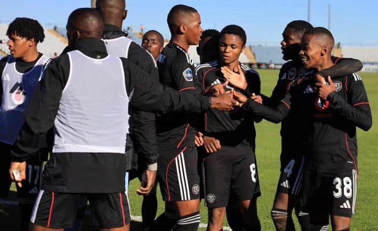Mpho Padime with rest of Pirates team