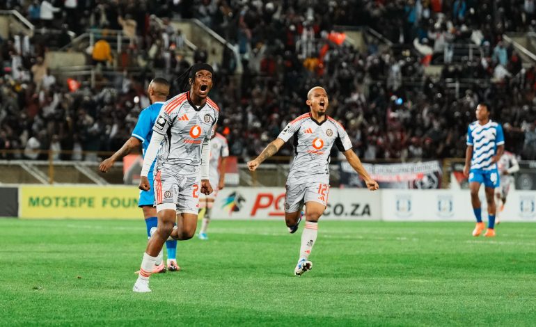Patrick Maswanganyi celebrate with Appollis against Magesi