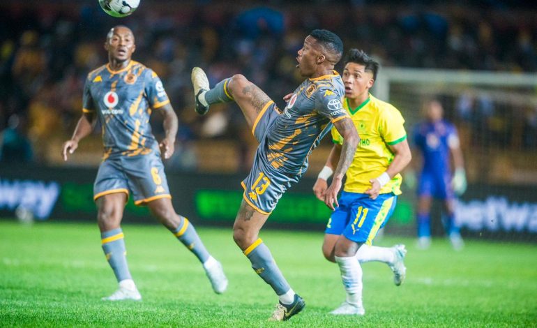 Pule Mmodi battling with Marcelo Allende