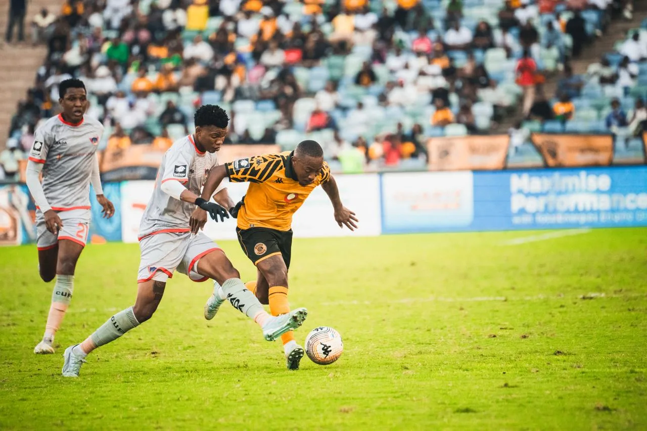 Sinoxolo Kwayiba battling with Maboe