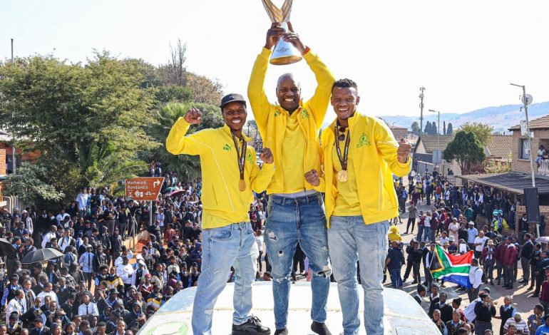 Zwane Signs New Sundowns Contract 2 Themba Zwane, Denis Onyango an Mothobi Mvala
