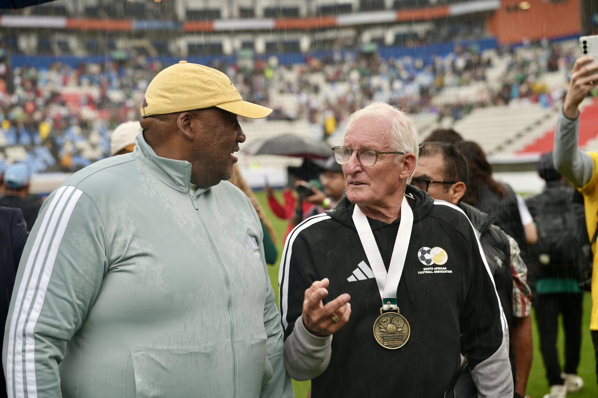 “Breathe And Restrain Yourself” – McKenzie Goes To War With Ex-Players Over Bafana Insults
