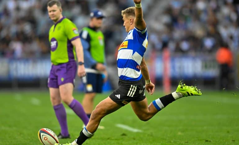 Jurie Matthee kicking