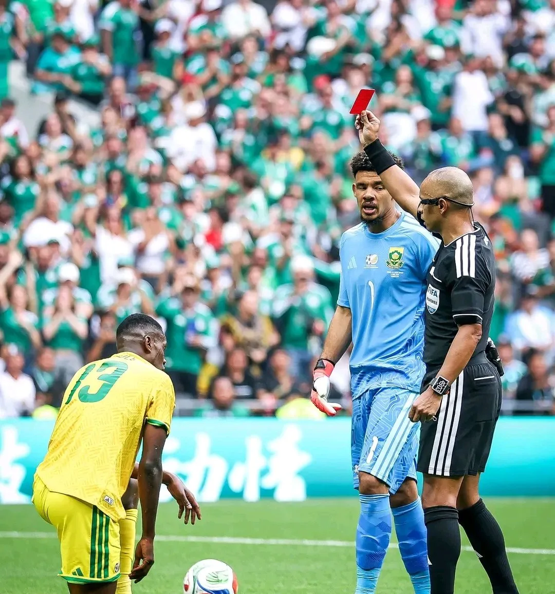 "This Is Not Tennis" – McKenzie Defends Under-Fire Sithole After Red Card Nightmare 3 Sphephelo Sithole sent off one