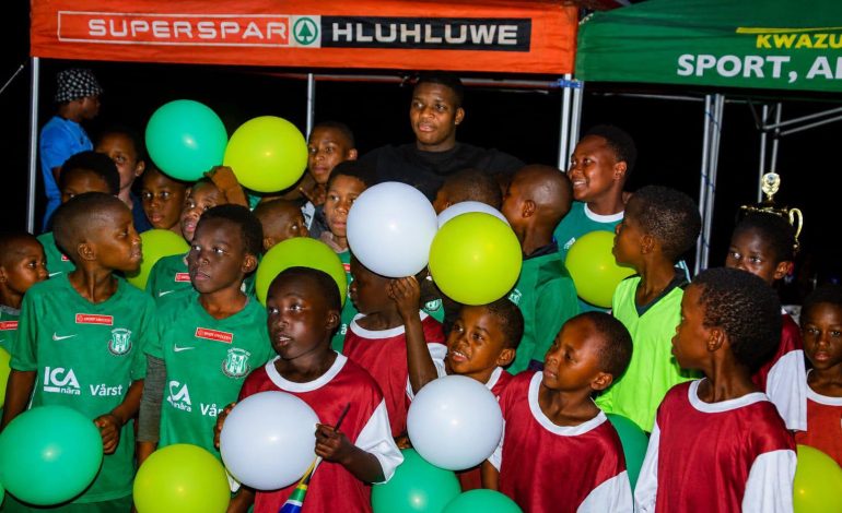 Hundreds Line Hluhluwe Streets To Welcome Mbokazi 2 Mbekezeli Mbokazi in Umkhanyakude Districk