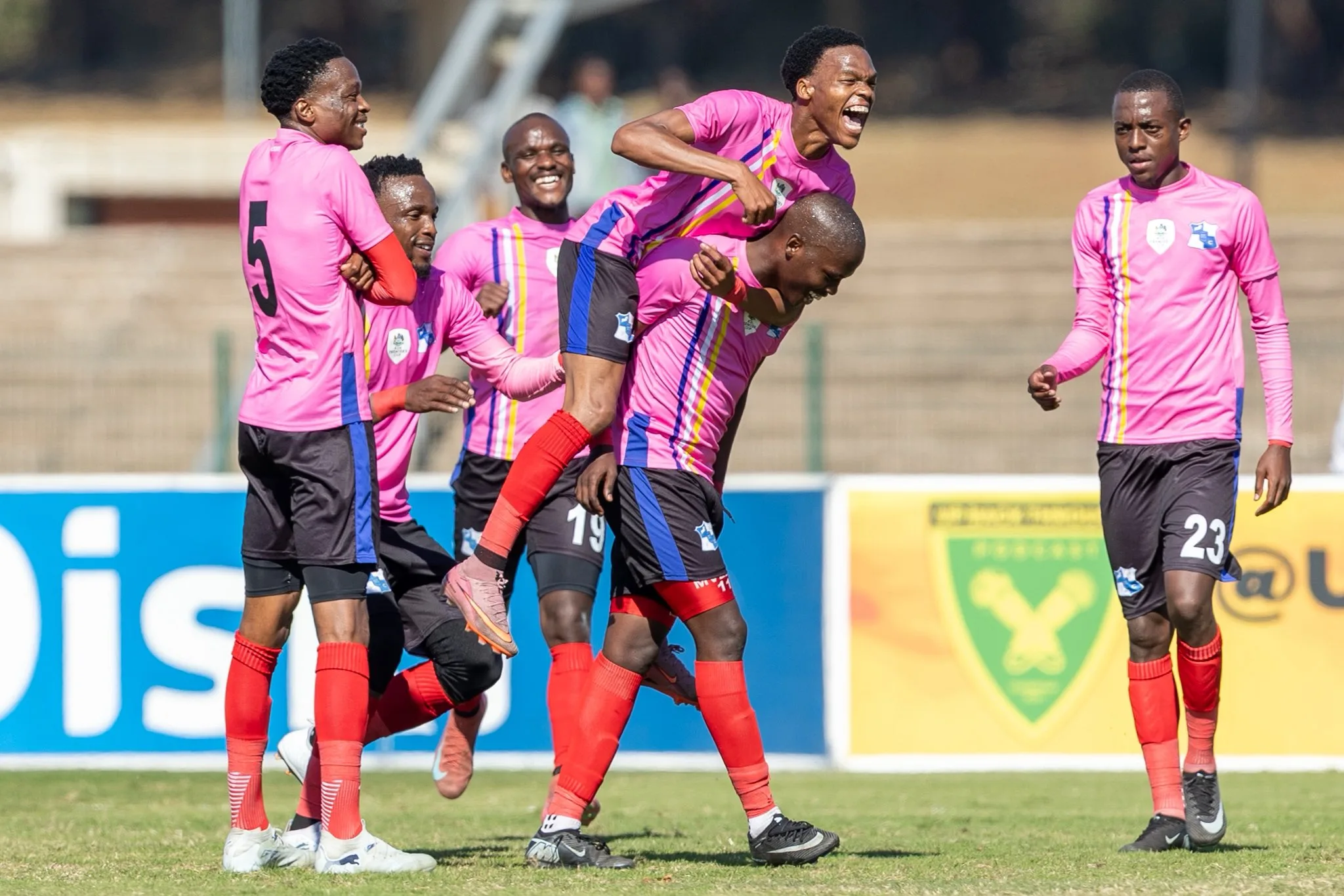 Mvelo Zikakayo celebrate against Bay