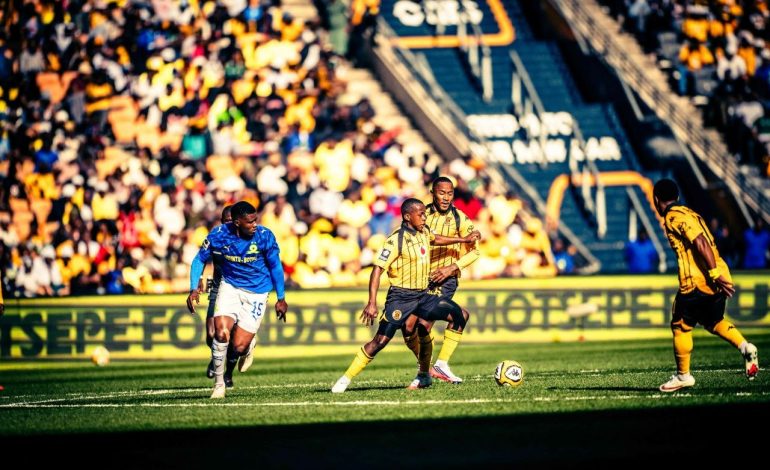 Bathusi Aubaas battling with Siphesihle Ndlovu