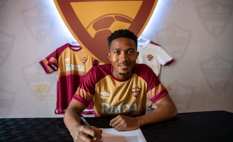 Stellenbosch Sign Defender From Chiefs 2 Given Msimango unveiled by Stellenbosch