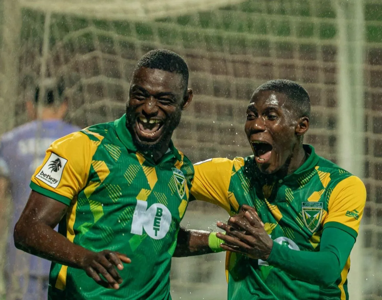 Dladla Explains Unbeaten Defensive Record Ahead Of MTN8 Semi-Final Against Sundowns 3 Junior Dion celebrate against Stellenbosch