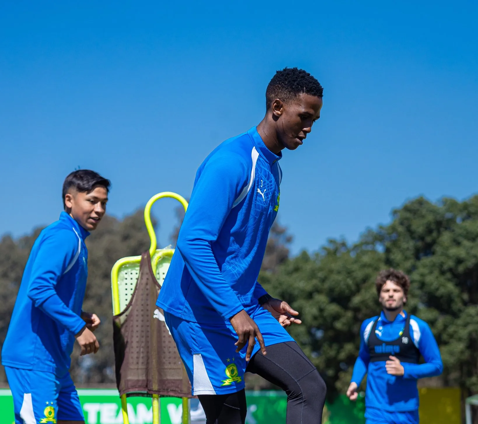 Khulumane Ndamane with Marcelo Allende in training