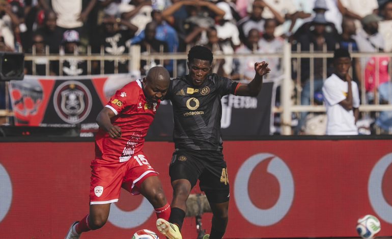 Siphesihle Mkhize battling with Simphiwe Masilela