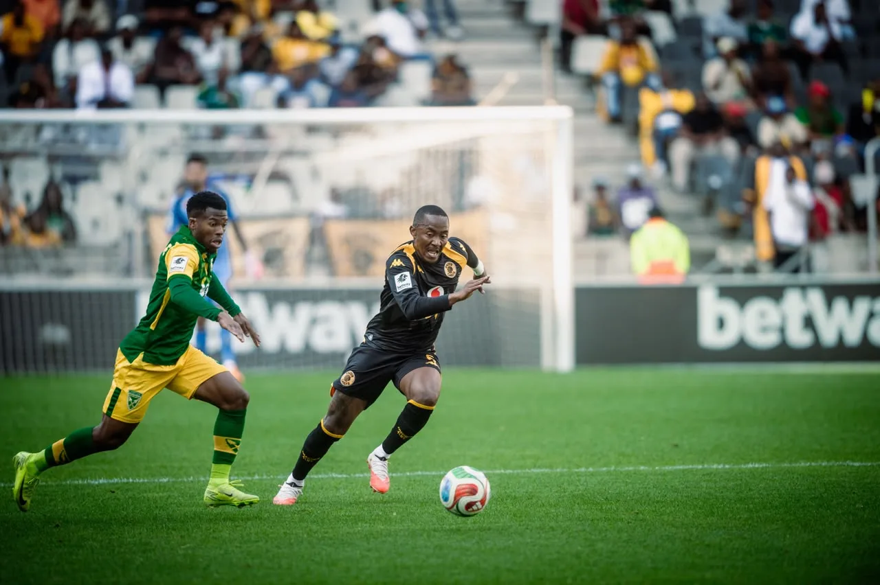Da Cruz Admits Chiefs’ Young Attack Lacks Maturity 3 Sabelo Sithole battling with Lebohang Maboe
