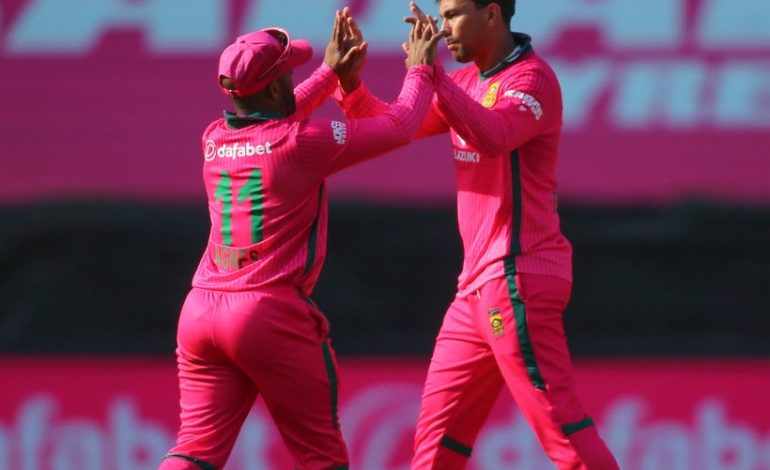 Miller And Bavuma Centuries Power Proteas To 32-Run ODI Series Win Over Australia 2 Temba Bavuma celebrate as they beat Australia