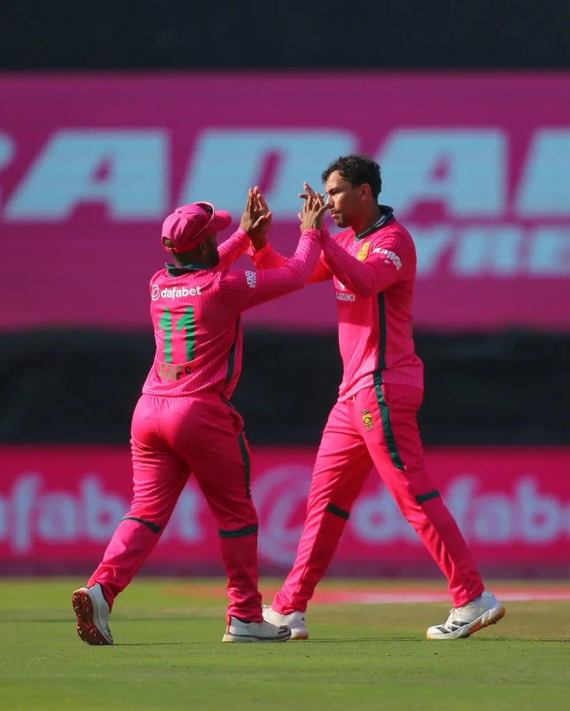 Temba Bavuma celebrate as they beat Australia