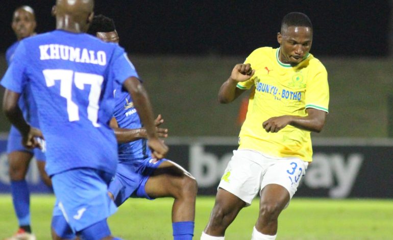 MTN8 Jubilation Continues: Rayners Brace And Matthews Magic Demolish Richards Bay In KwaMashu 2 Cassius Mailula against Richards Bay