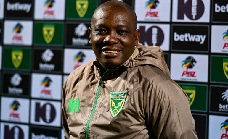 Pitso Dladla doing previews
