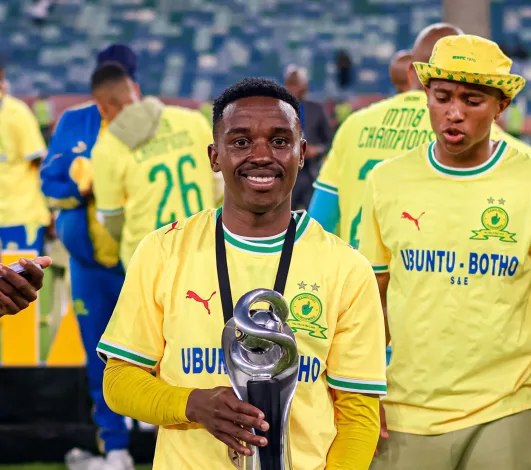 “Those Talks Really Pushed Me” - Ndlovu 2 Siyanda Ndlovu holding the MTN8 trophy