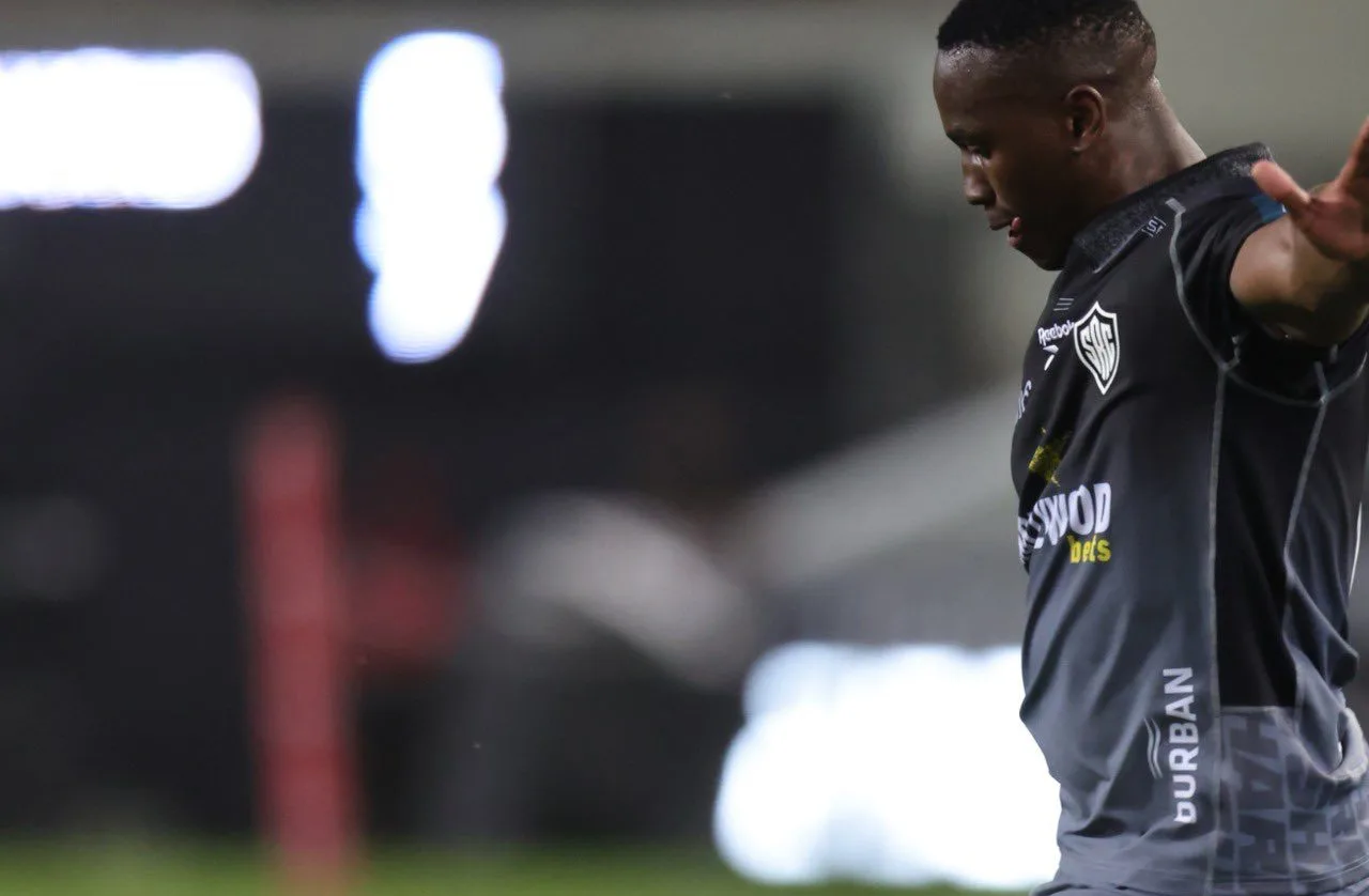 Injury Nightmare For Pietersen: Etzebeth And Moyo Suffer Major Blows 3 Vusi Moyo kicking against Leinster