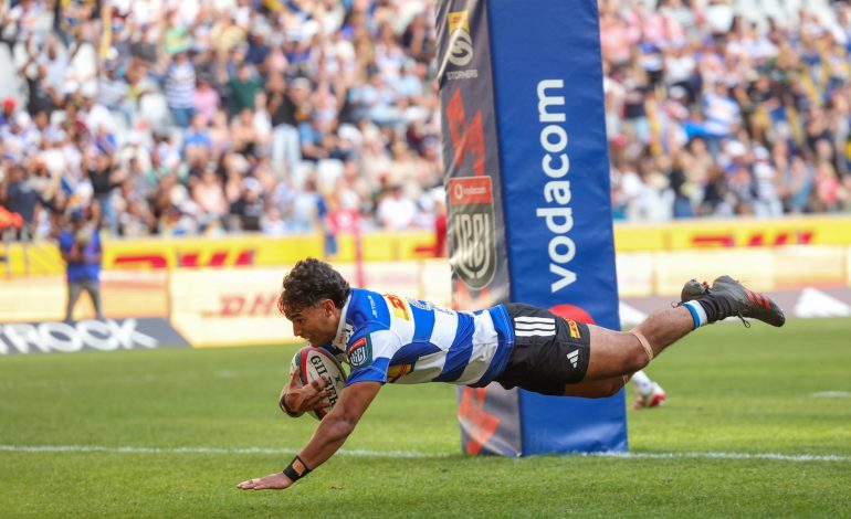 Yaqeen Ahmed scoring the try